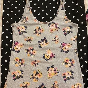 🎄5-$8 or 10-$12 Maurices tank top!